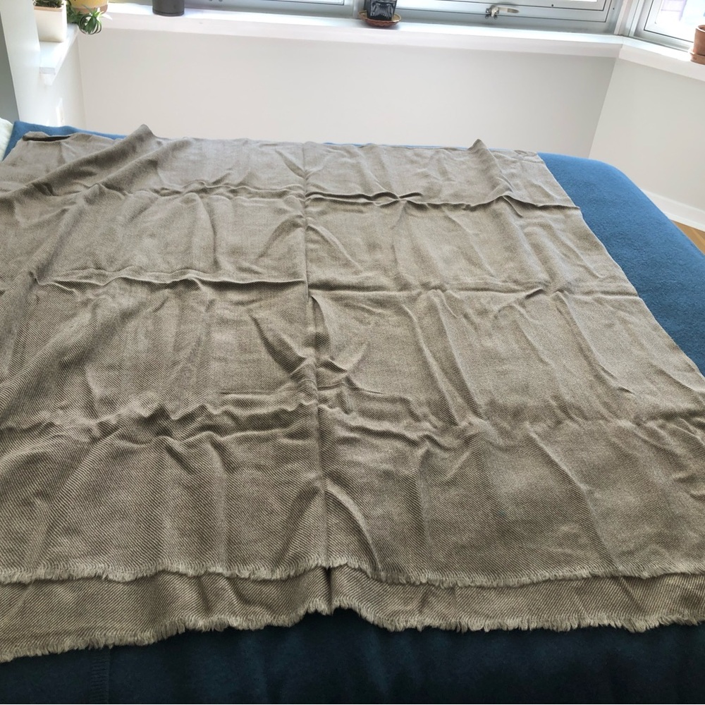 Wool Shawl by Umber and Ochre NWT - Picture 6 of 6